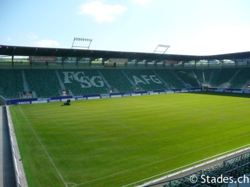 Nouveau stade - Page 32 StGallen-Arena-2008-41_500x375